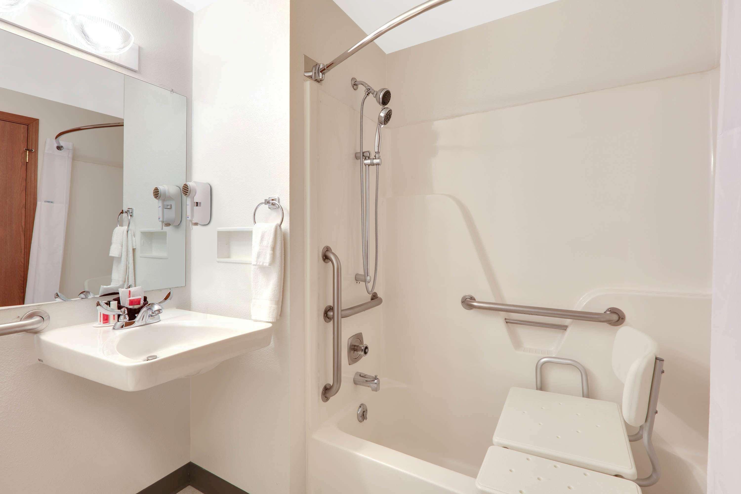 Super 8 By Wyndham Cody Hotel Phòng bức ảnh