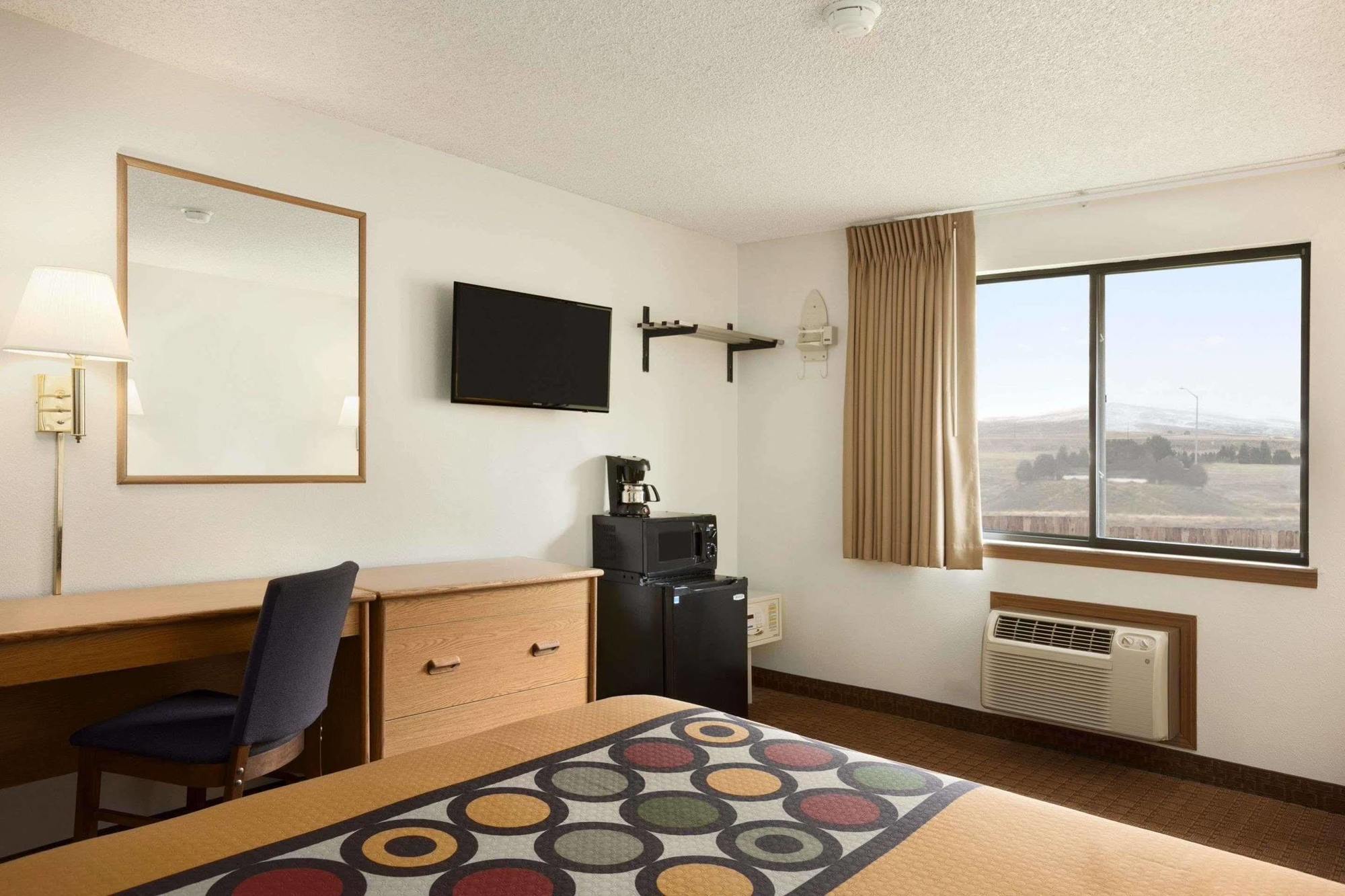 Super 8 By Wyndham Cody Hotel Ngoại thất bức ảnh