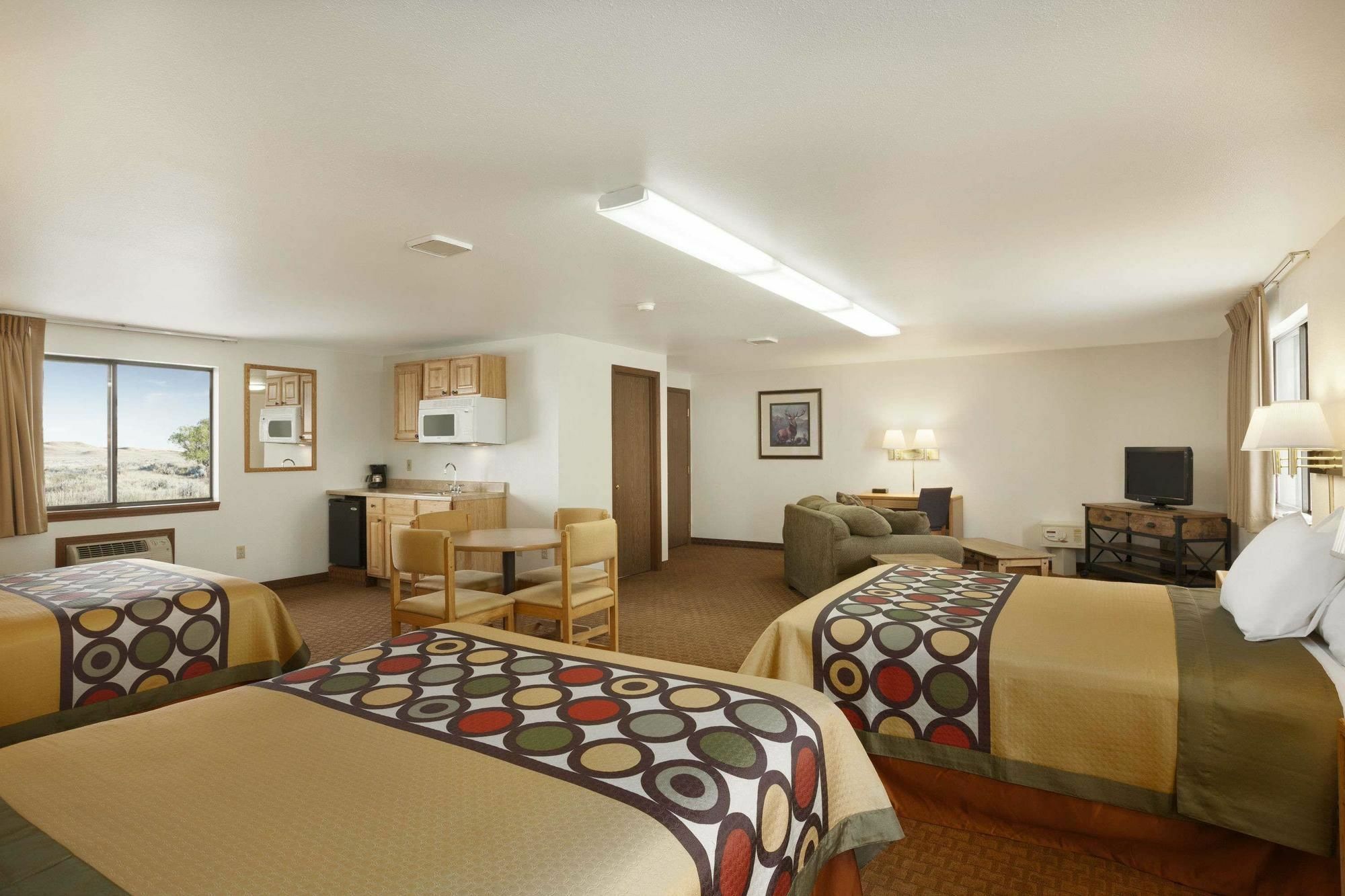 Super 8 By Wyndham Cody Hotel Ngoại thất bức ảnh